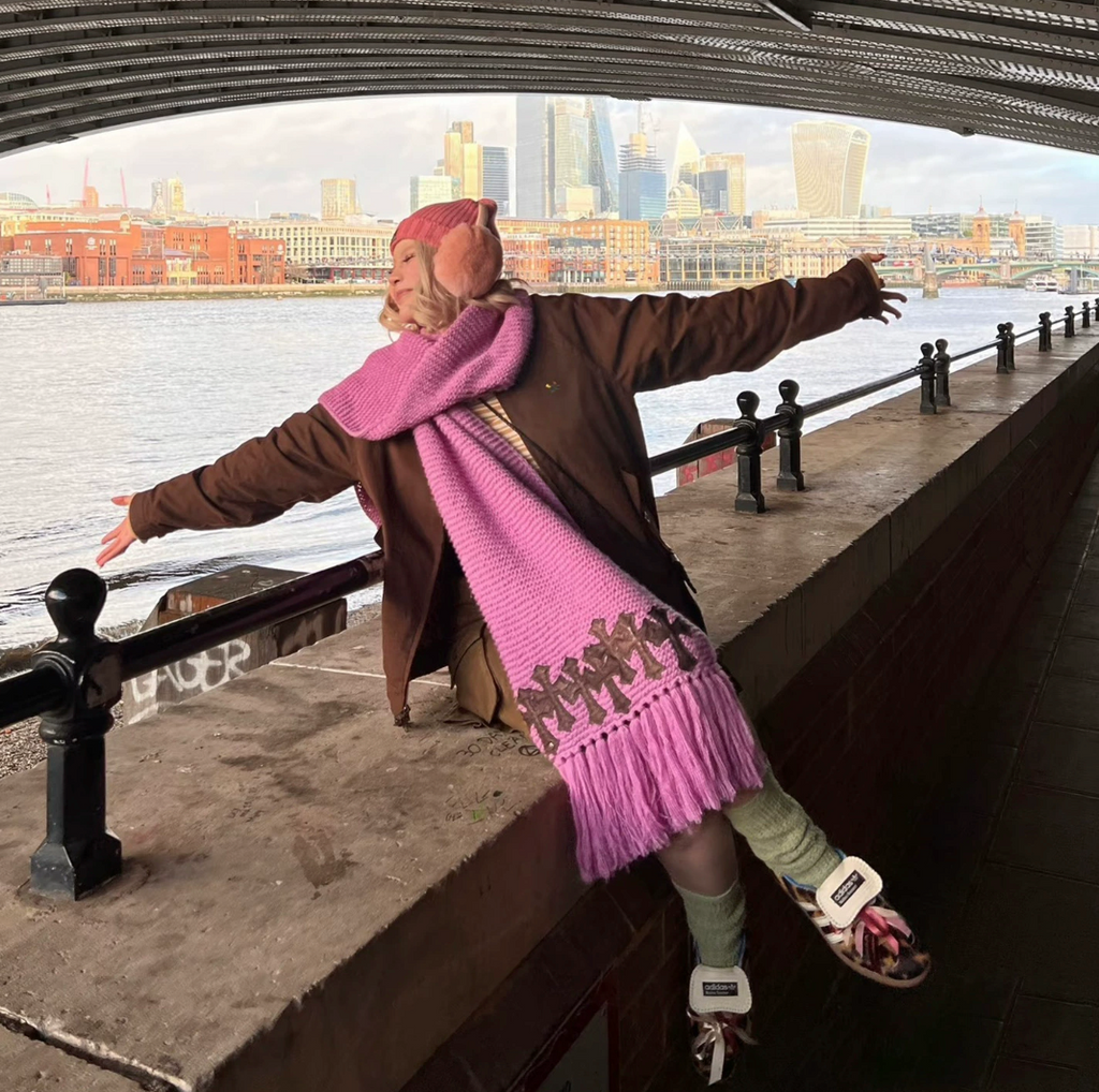 【GR78】Noir Cross Emblem Knit Stole