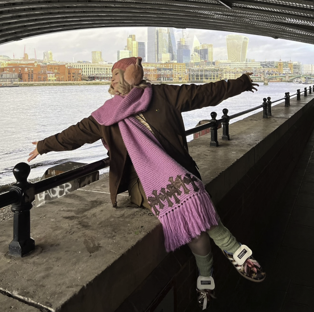 【GR78】Noir Cross Emblem Knit Stole