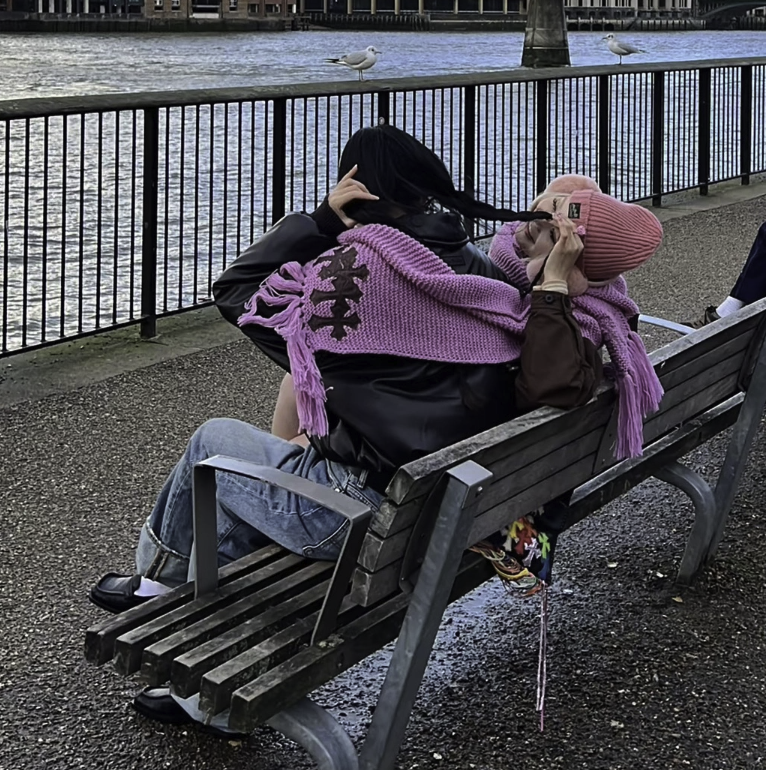 【GR78】Noir Cross Emblem Knit Stole